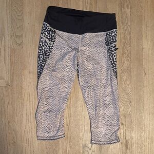 Lululemon Black and Cream Leggings